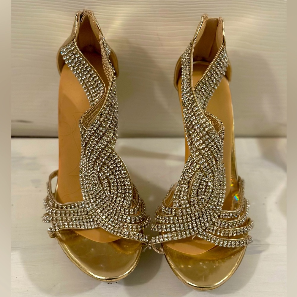 Gorgeous Samba Heels Size 7